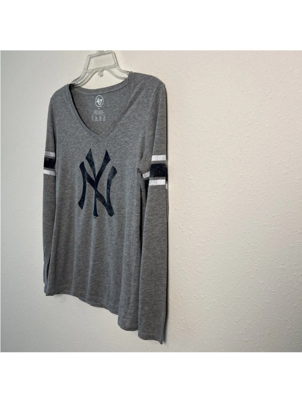 New York Yankees ‘47 Brand Retro V-Neck Long Sleeve Shirt Women’s Small Gray - Picture 4 of 11